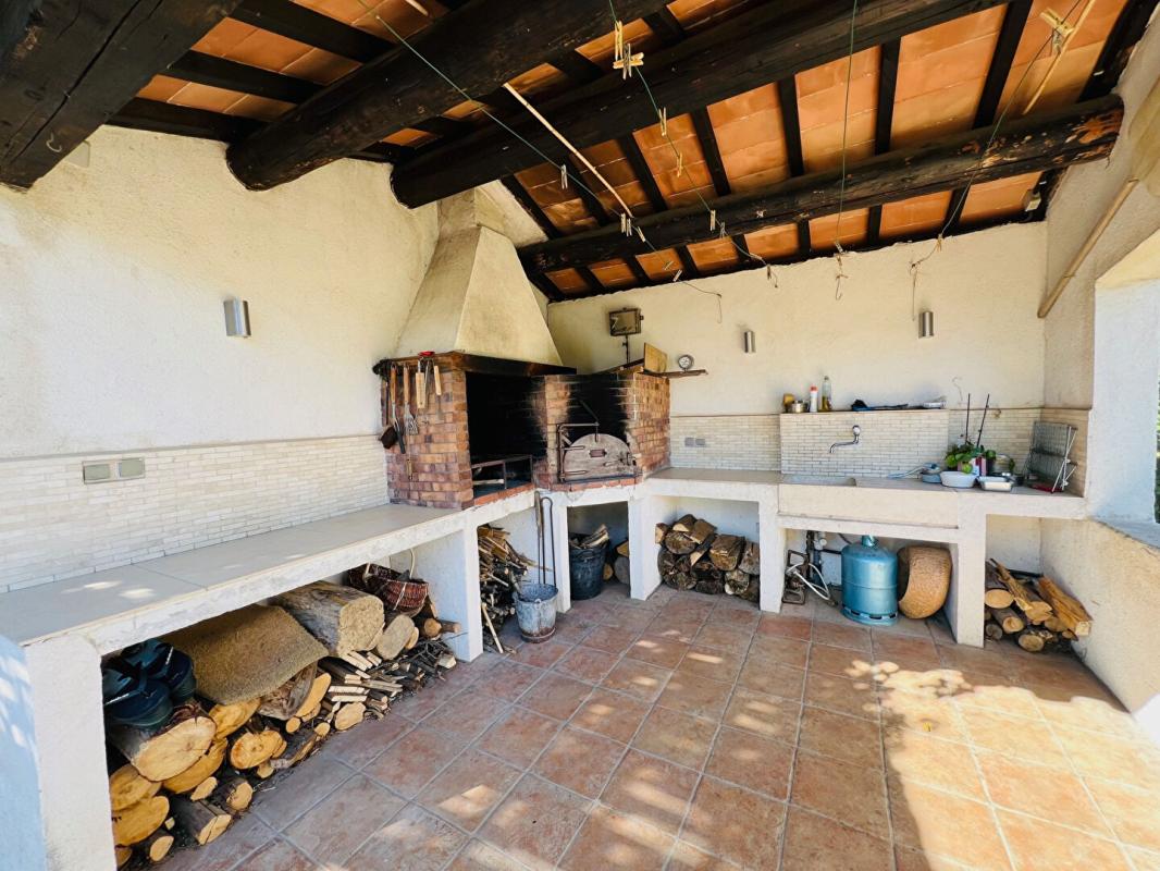 SAINT-MITRE-LES-REMPARTS Maison 7 pièces 208 m2 14