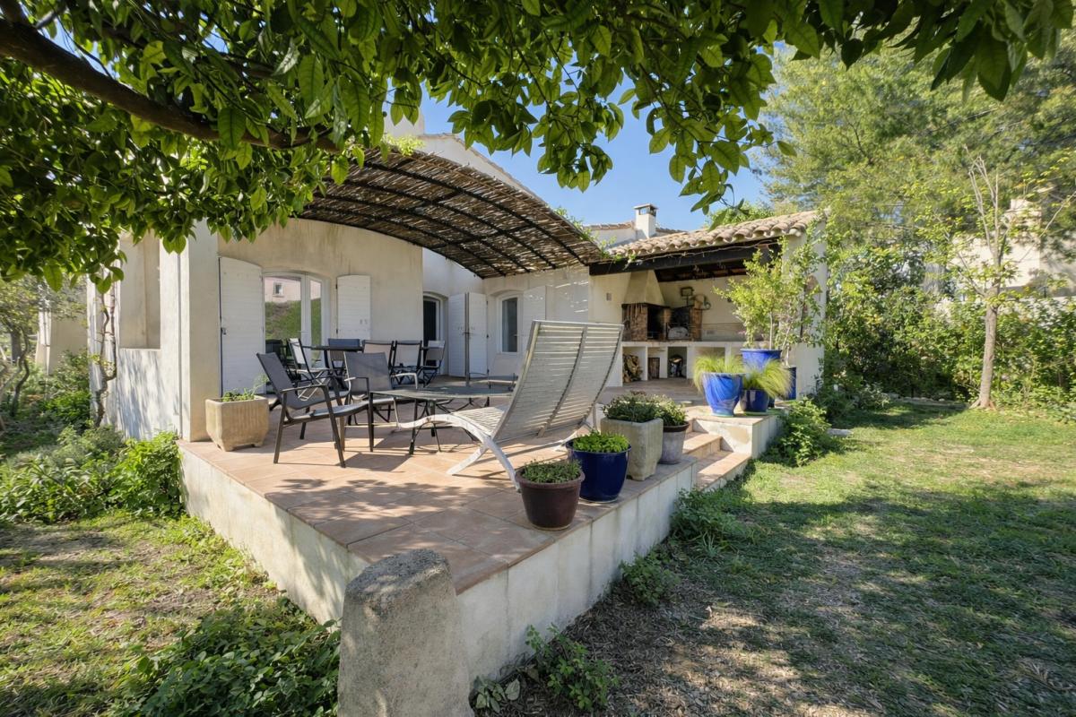 SAINT-MITRE-LES-REMPARTS Maison 7 pièces 208 m2 15