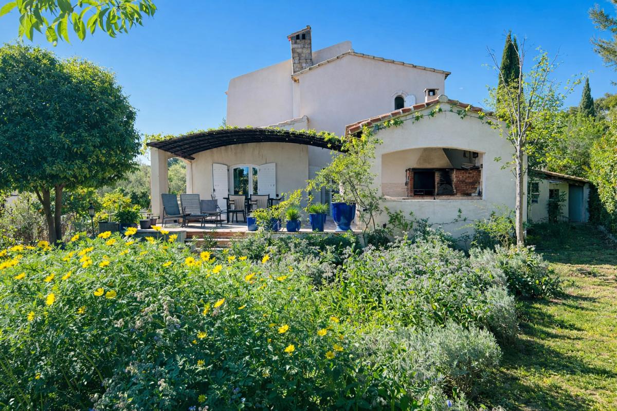 SAINT-MITRE-LES-REMPARTS Maison 7 pièces 208 m2 2