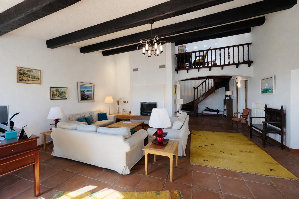 SAINT-MITRE-LES-REMPARTS Maison 7 pièces 208 m2 4