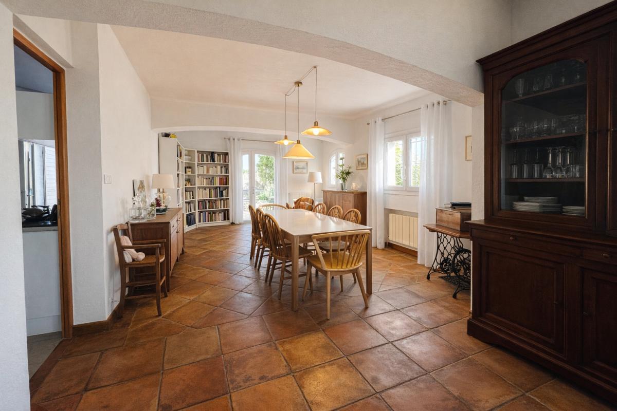 SAINT-MITRE-LES-REMPARTS Maison 7 pièces 208 m2 5