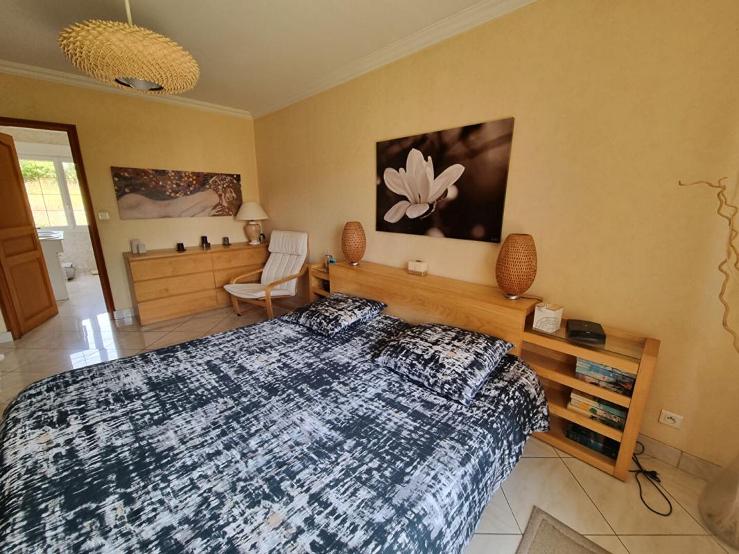 LES BORDES PAVILLON 3 chambres  +  SOUS SOL 10