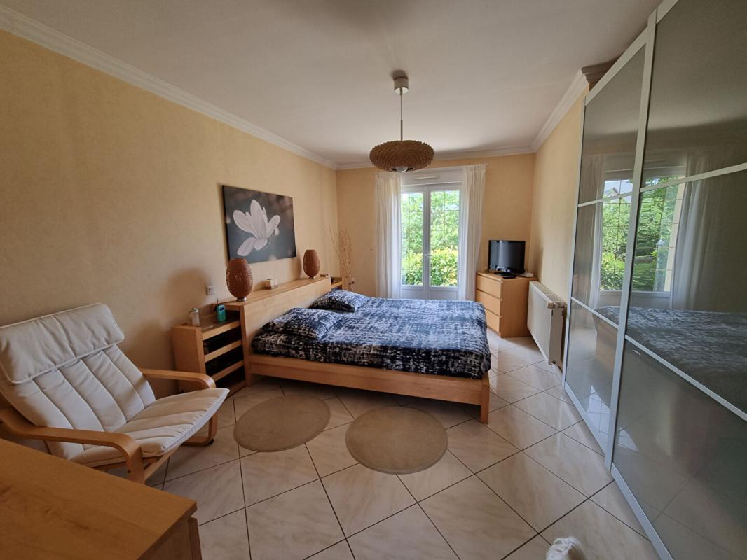 LES BORDES PAVILLON 3 chambres  +  SOUS SOL 11