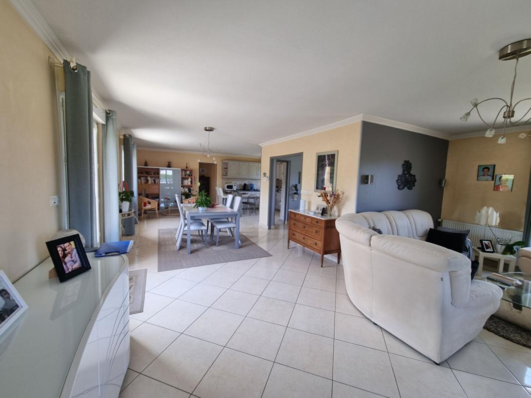 LES BORDES PAVILLON 3 chambres  +  SOUS SOL 6