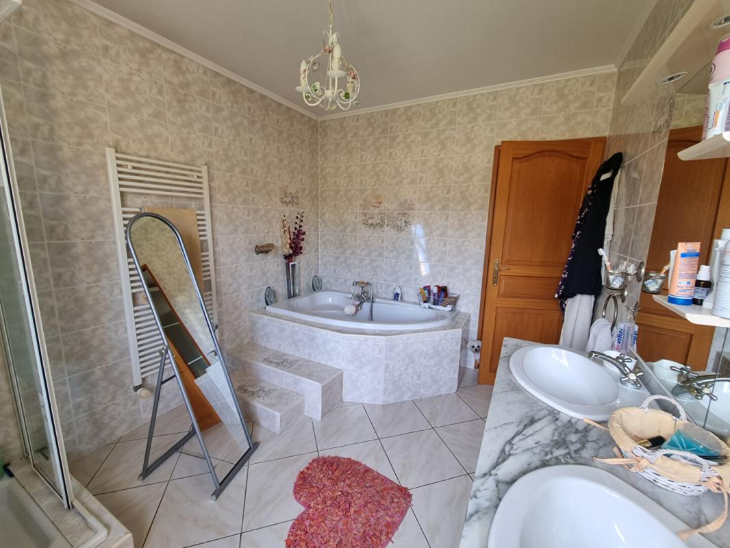 LES BORDES PAVILLON 3 chambres  +  SOUS SOL 9