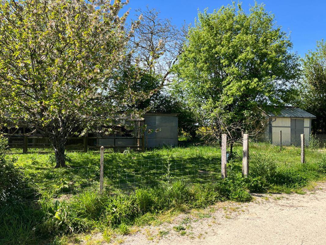 LAVAUSSEAU Maison de 120 m2 secteur Boivre la vallée, 4 chambres  , jardin de 1900 m2,  dépendances 11