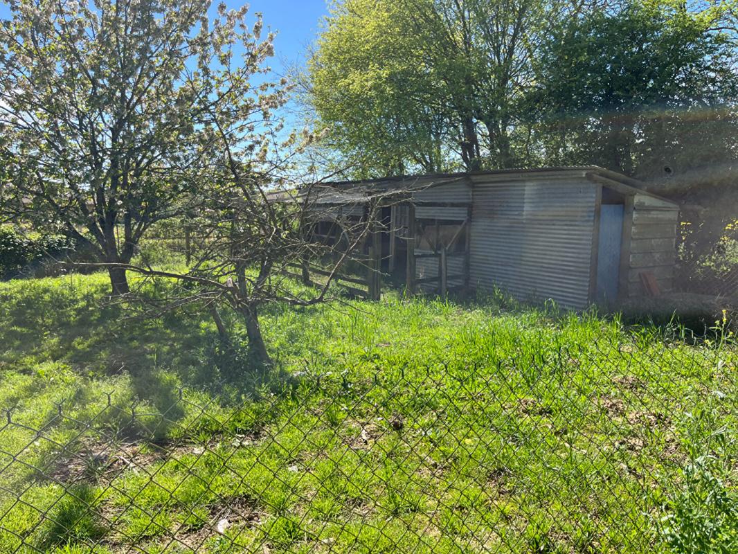 LAVAUSSEAU Maison de 120 m2 secteur Boivre la vallée, 4 chambres  , jardin de 1900 m2,  dépendances 13