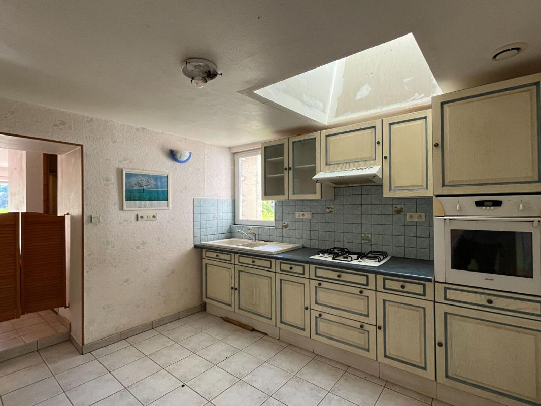 LAVAUSSEAU Maison de 120 m2 secteur Boivre la vallée, 4 chambres  , jardin de 1900 m2,  dépendances 3