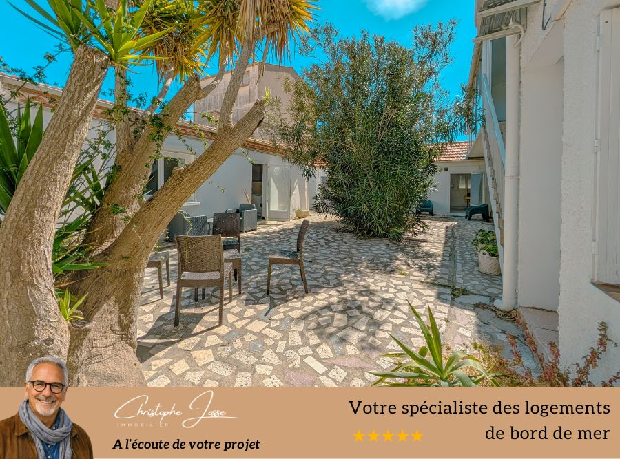 PORT-LA-NOUVELLE Ensemble immobilier avec cour intérieure et roof top vue Robine 3