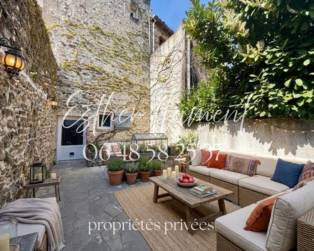 CARDET maison de village rénovée en pierre avec grand garage et cour 2