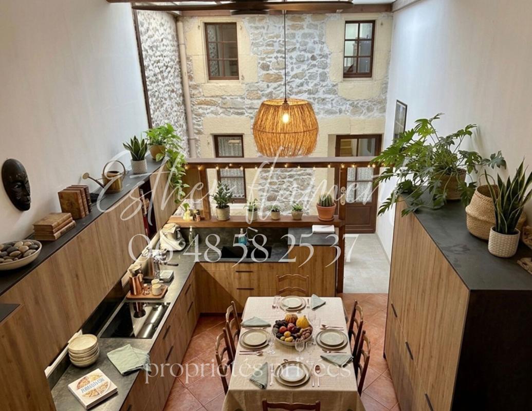 CARDET maison de village rénovée en pierre avec grand garage et cour 5