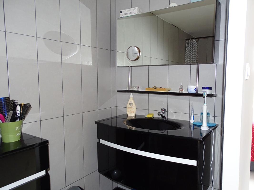 SAINT-LEON-SUR-VEZERE Ensemble immobilier Saint Leon Sur Vézère 8 pièce(s) 210.48 m2 16