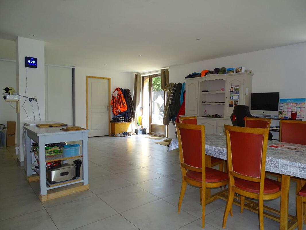 SAINT-LEON-SUR-VEZERE Ensemble immobilier Saint Leon Sur Vézère 8 pièce(s) 210.48 m2 7