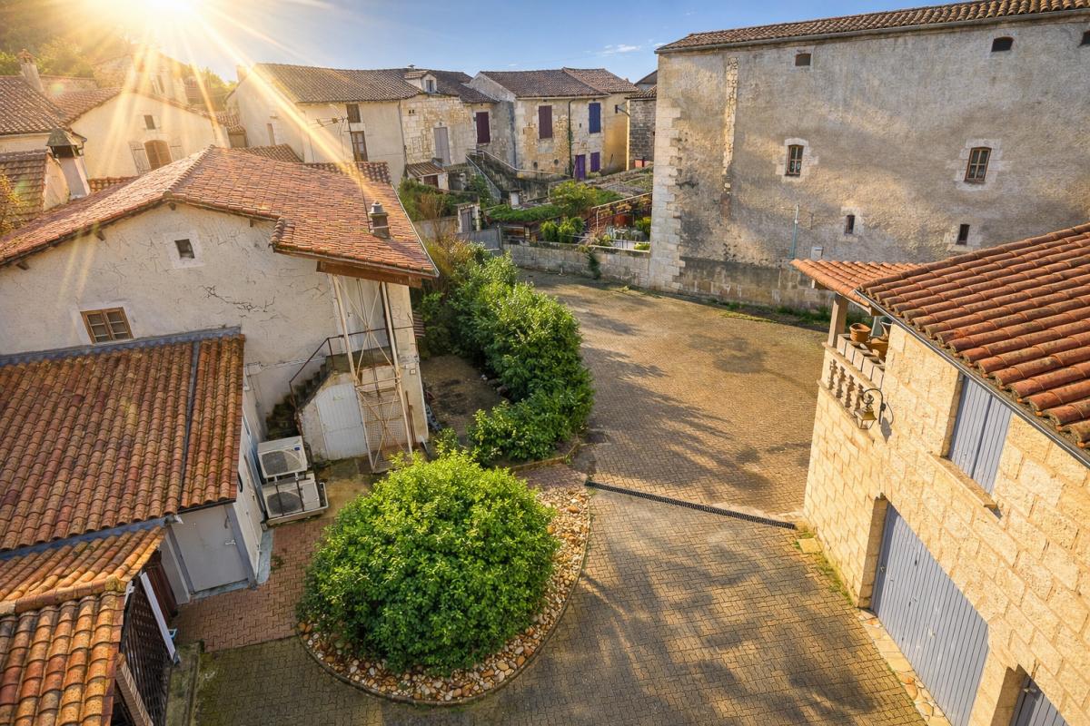 BRANTOME !! EN EXCLUSIVITE!! A vendre, superbe propriété en pierre au coeur de Brantôme-En-Périgord 24310 2