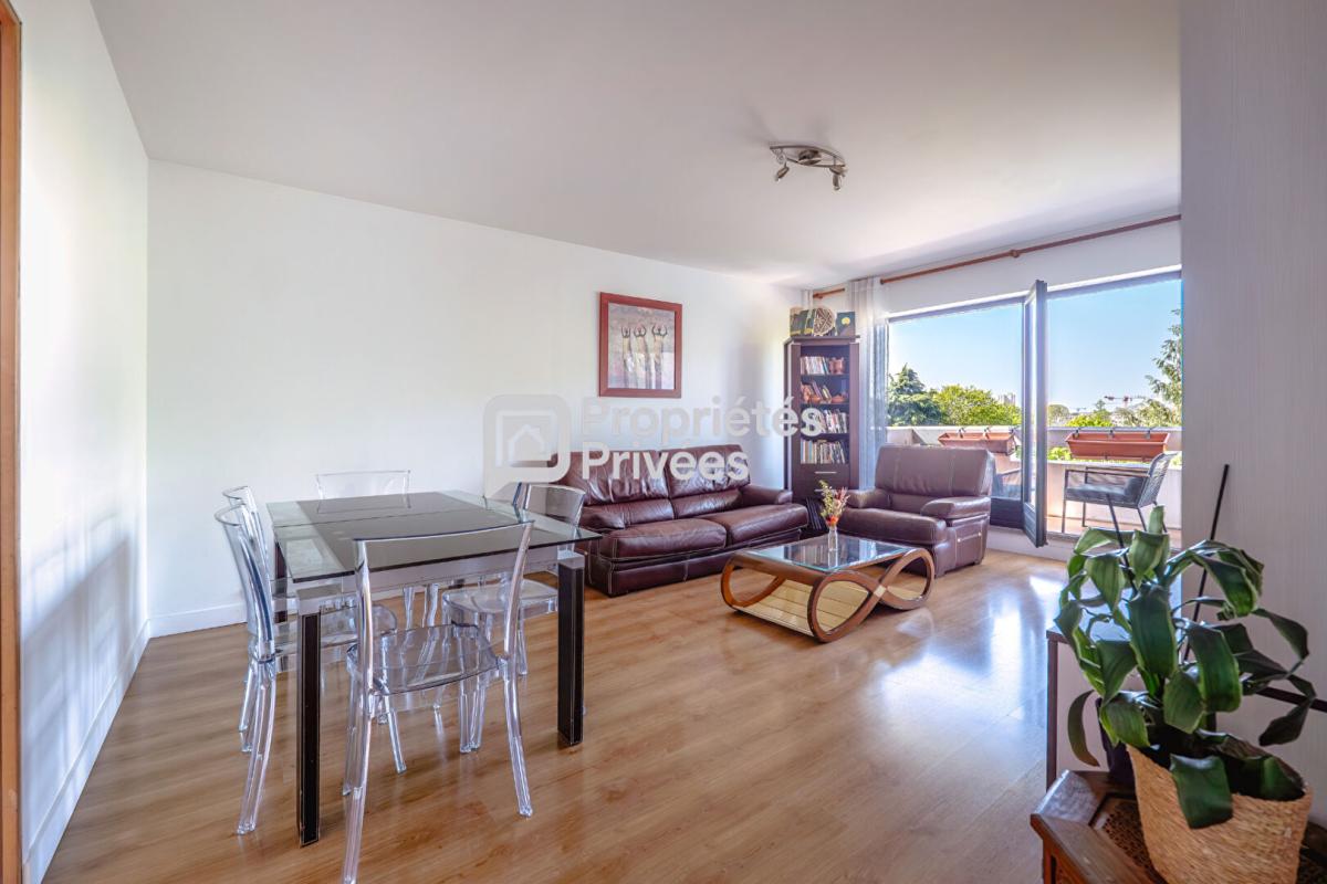 VILLEJUIF Trois pièces avec balcon, parking dans un quartier recherché de Villejuif 1