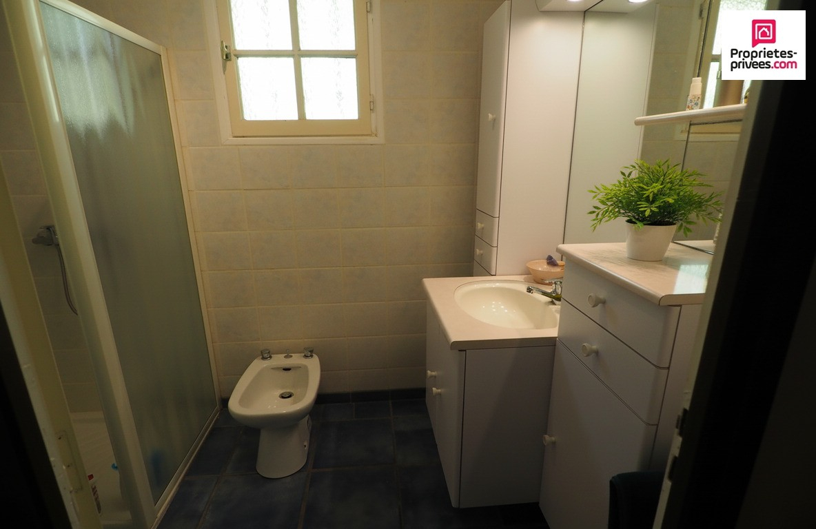 ESPARRON-DE-VERDON Maison Esparron De Verdon 6 pièce(s) Garage 40 m² 12