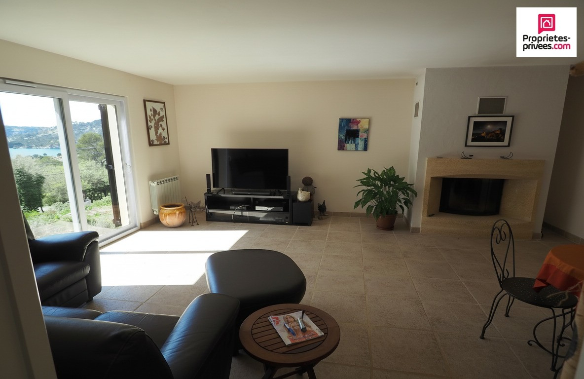 ESPARRON-DE-VERDON Maison Esparron De Verdon 6 pièce(s) Garage 40 m² 8