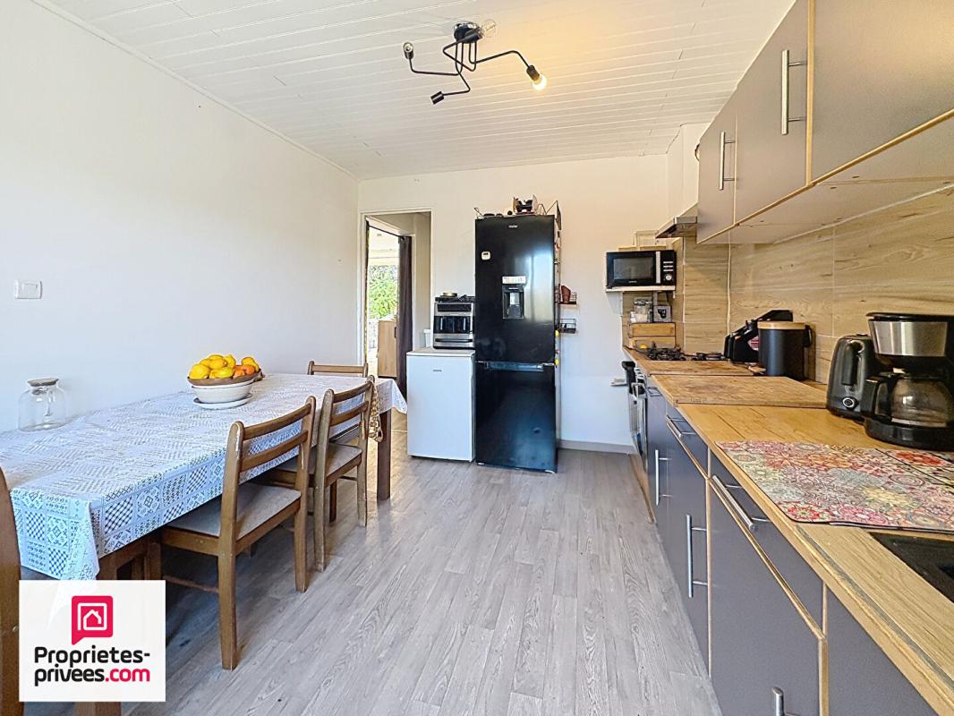 GINASSERVIS Villa avec grand garage sur 2360 m² de terrain divisible 10