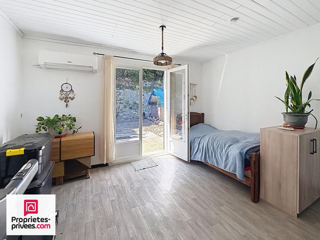 GINASSERVIS Villa avec grand garage sur 2360 m² de terrain divisible 8