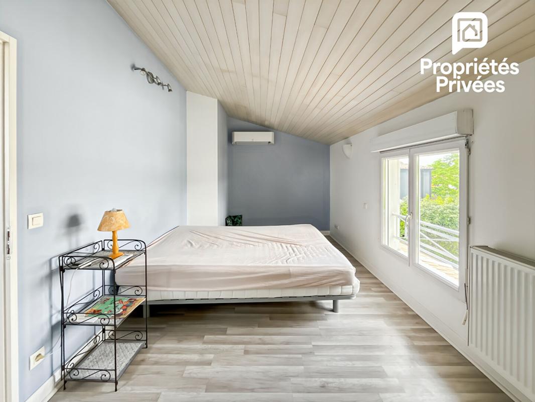 PAREMPUYRE EXCLUSIVITÉ - Maison 155 m² - Véranda 27 m² - Piscine et Garage Indépendant 70 m² - Annexe 12 m² Fort Potentiel 11