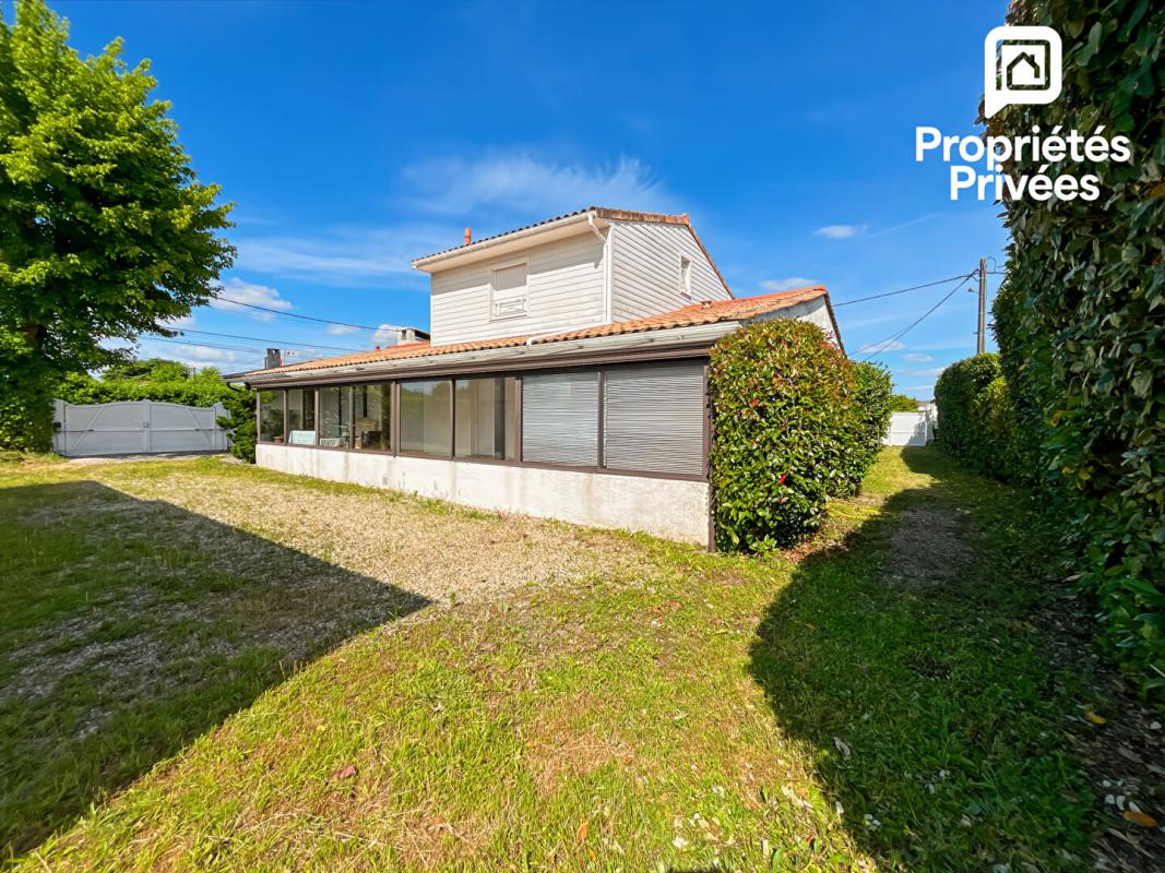 PAREMPUYRE EXCLUSIVITÉ - Maison 155 m² - Véranda 27 m² - Piscine et Garage Indépendant 70 m² - Annexe 12 m² Fort Potentiel 12