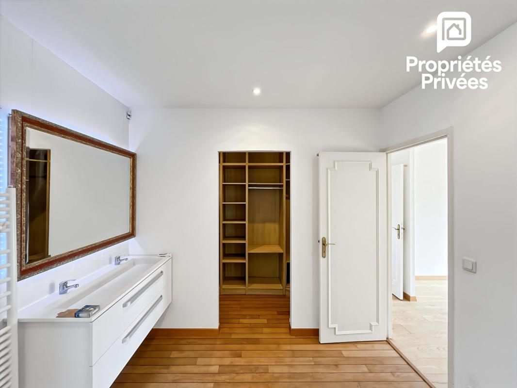 PAREMPUYRE EXCLUSIVITÉ - Maison 155 m² - Véranda 27 m² - Piscine et Garage Indépendant 70 m² - Annexe 12 m² Fort Potentiel 13