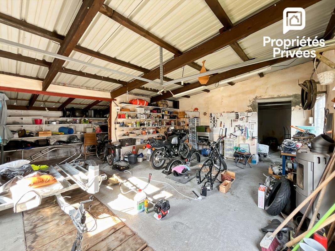 PAREMPUYRE EXCLUSIVITÉ - Maison 155 m² - Véranda 27 m² - Piscine et Garage Indépendant 70 m² - Annexe 12 m² Fort Potentiel 17