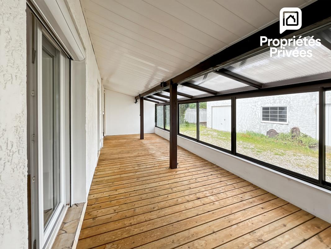 PAREMPUYRE EXCLUSIVITÉ - Maison 155 m² - Véranda 27 m² - Piscine et Garage Indépendant 70 m² - Annexe 12 m² Fort Potentiel 18