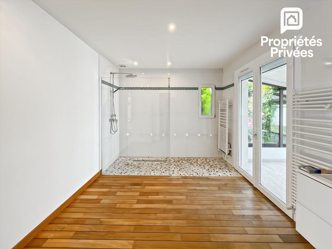 PAREMPUYRE EXCLUSIVITÉ - Maison 155 m² - Véranda 27 m² - Piscine et Garage Indépendant 70 m² - Annexe 12 m² Fort Potentiel 5