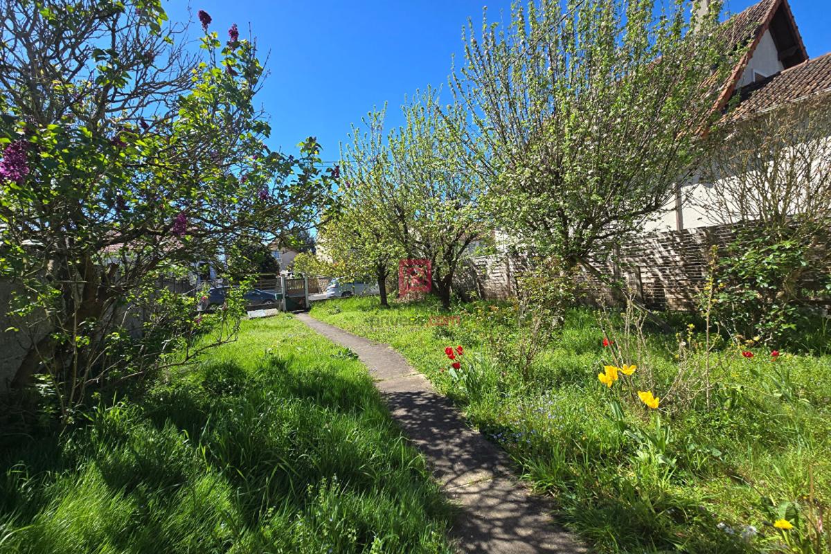 SAINTE-GENEVIEVE-DES-BOIS Maison Sainte Genevieve Des Bois 3 pièces 34 m2 11