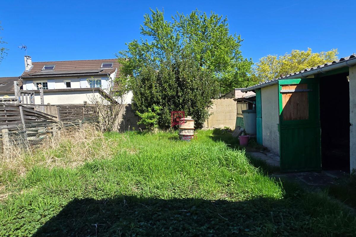 SAINTE-GENEVIEVE-DES-BOIS Maison Sainte Genevieve Des Bois 3 pièces 34 m2 12