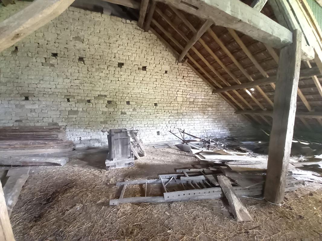 VESOUL Ferme à rénover de 500 m2 à La Creuse (70240) Axe Vesoul/Lure sur 40 ares de terrain à 15 minutes de Vesoul à 69 900 euros 10