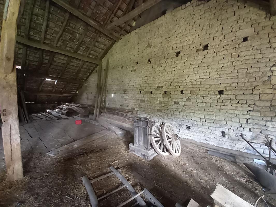 VESOUL Ferme à rénover de 500 m2 à La Creuse (70240) Axe Vesoul/Lure sur 40 ares de terrain à 15 minutes de Vesoul à 69 900 euros 9