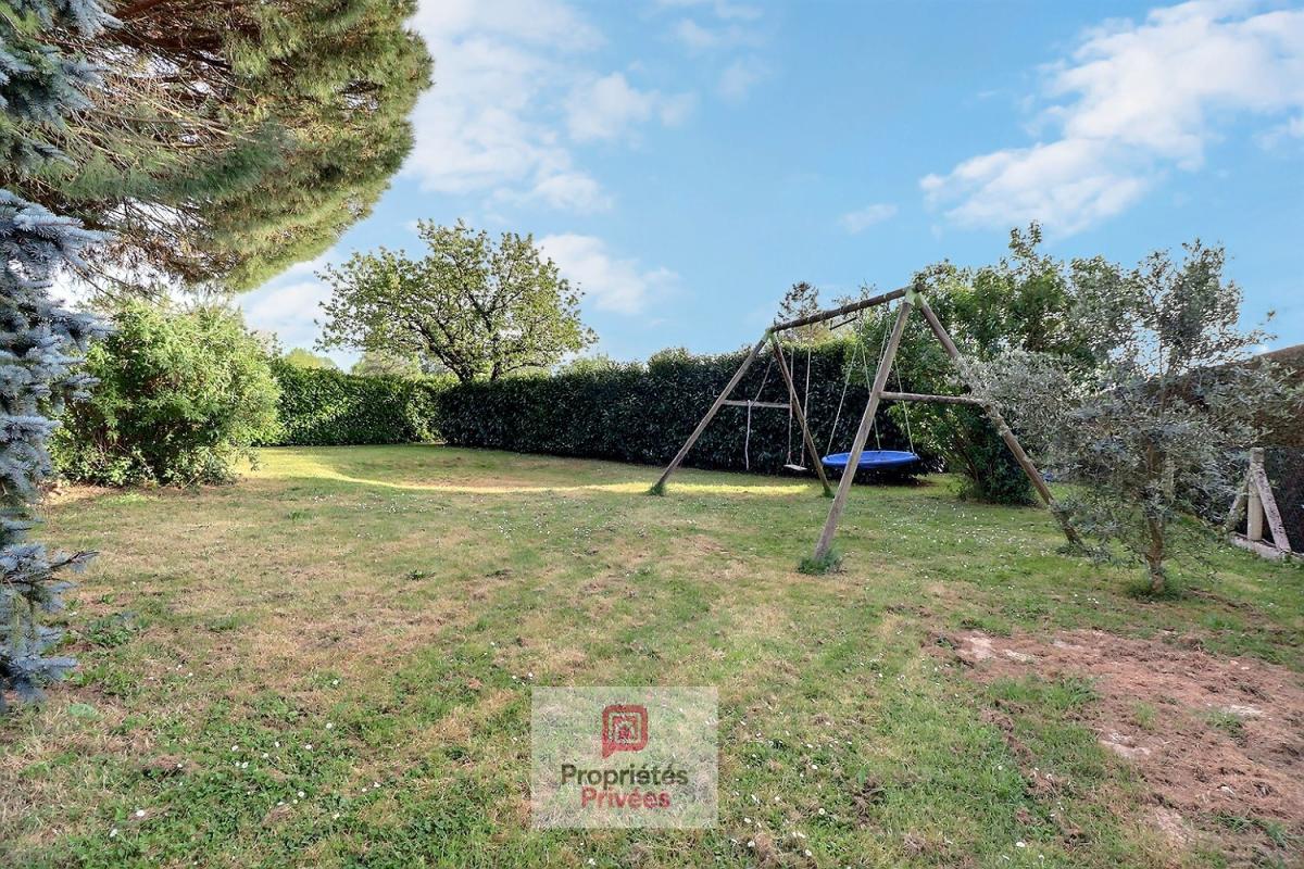 LA VALLEE Maison 5 pièces de 106 m2 - 4 chambres - petit garage - terrasse plein sud - 3 places privatives dans la propriété -cabanon de jardin- 13