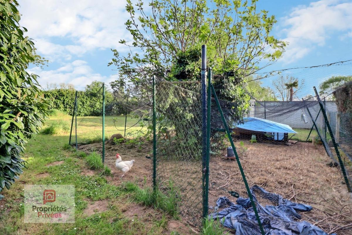 LA VALLEE Maison 5 pièces de 106 m2 - 4 chambres - petit garage - terrasse plein sud - 3 places privatives dans la propriété -cabanon de jardin- 14