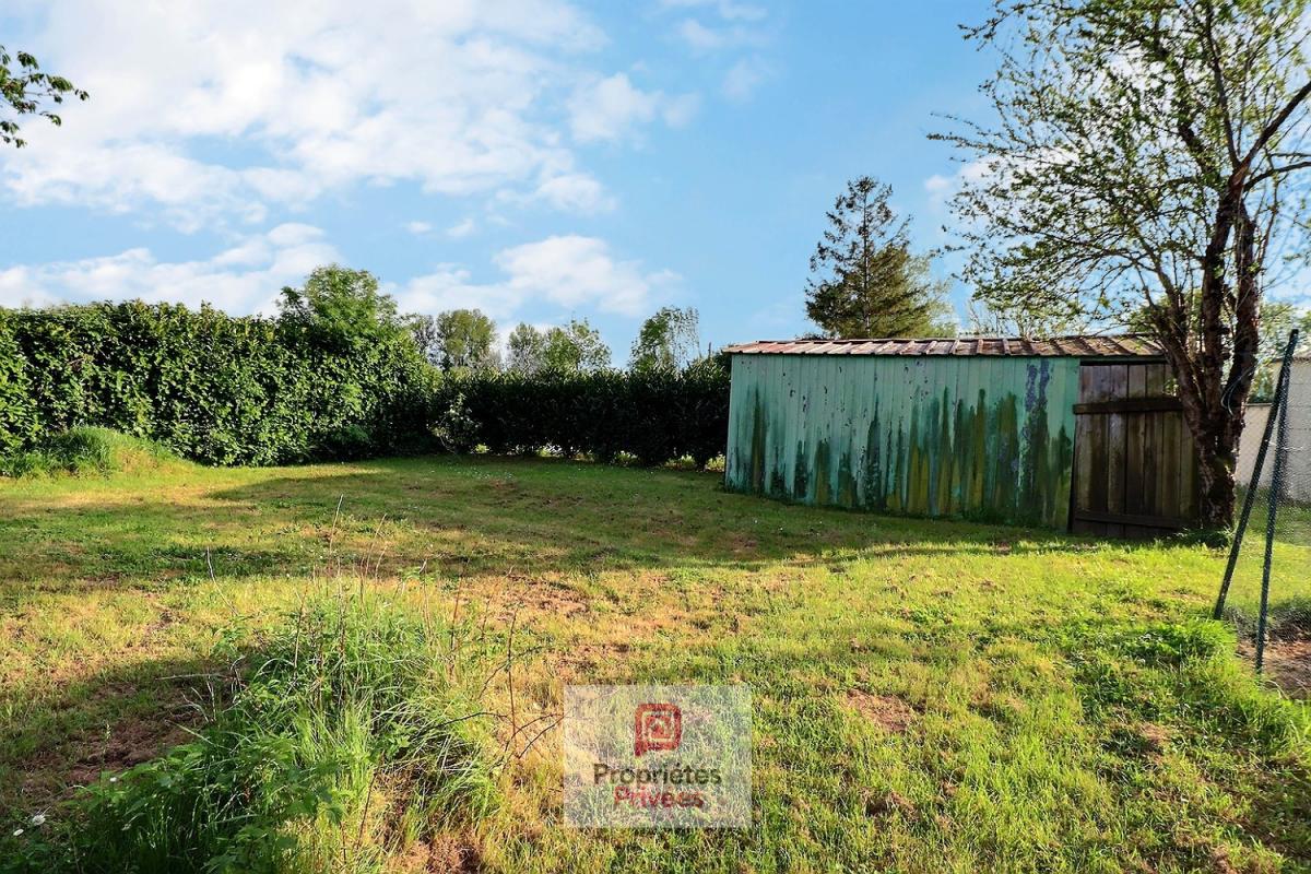 LA VALLEE Maison 5 pièces de 106 m2 - 4 chambres - petit garage - terrasse plein sud - 3 places privatives dans la propriété -cabanon de jardin- 15