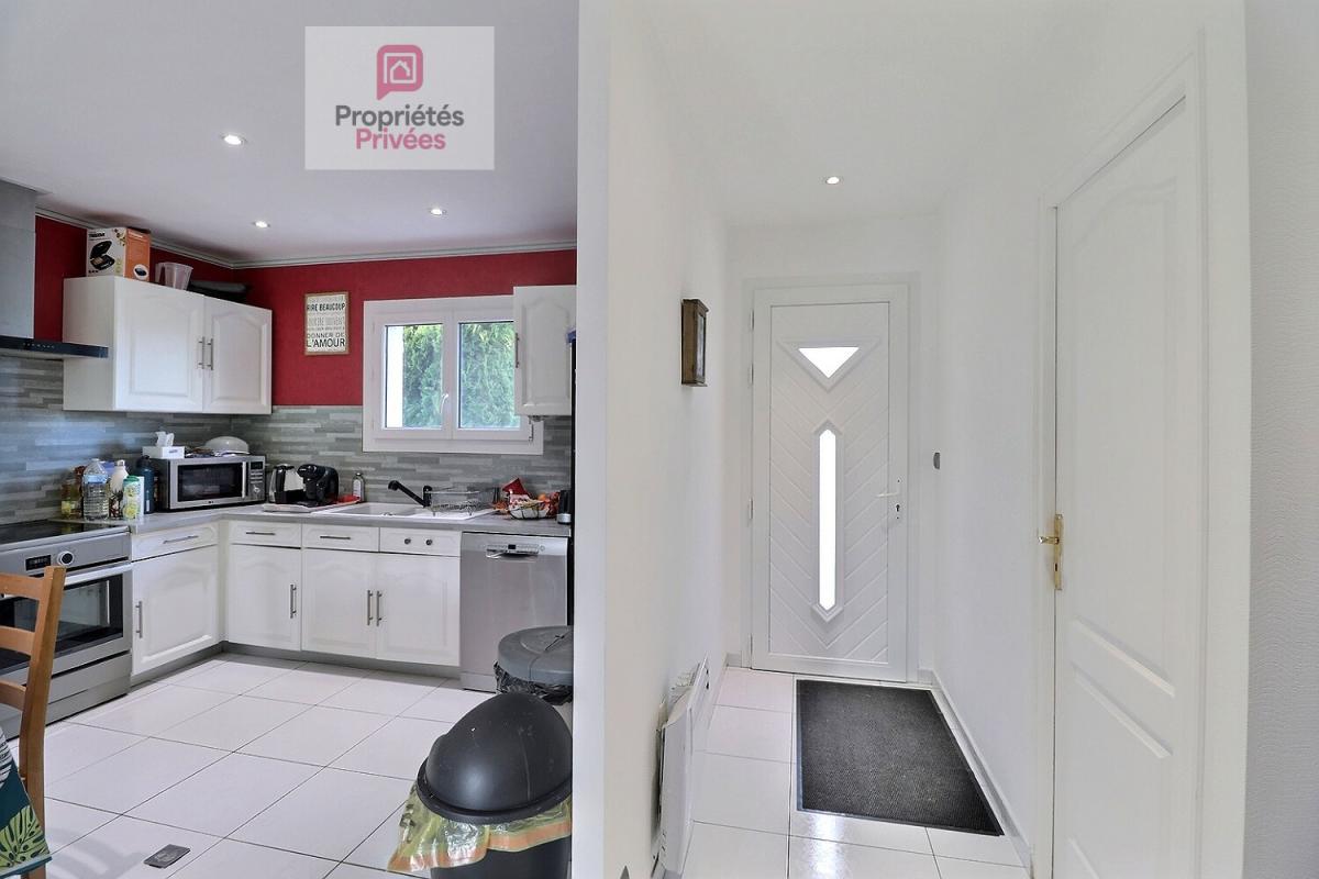 LA VALLEE Maison 5 pièces de 106 m2 - 4 chambres - petit garage - terrasse plein sud - 3 places privatives dans la propriété -cabanon de jardin- 5