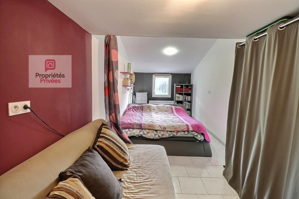 LA VALLEE Maison 5 pièces de 106 m2 - 4 chambres - petit garage - terrasse plein sud - 3 places privatives dans la propriété -cabanon de jardin- 7