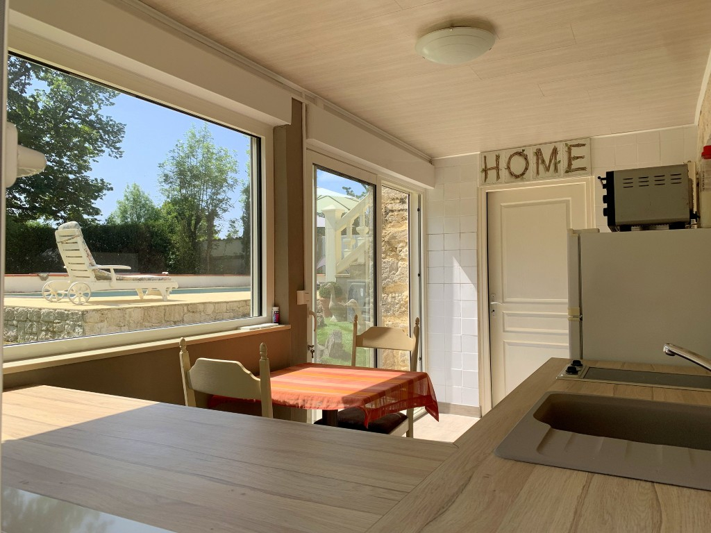 CAHORS Maison en pierre rénovée 230 m² ? 6 chambres ? piscine ? terrain 5 000 m² ? 10 min de Cahors 12