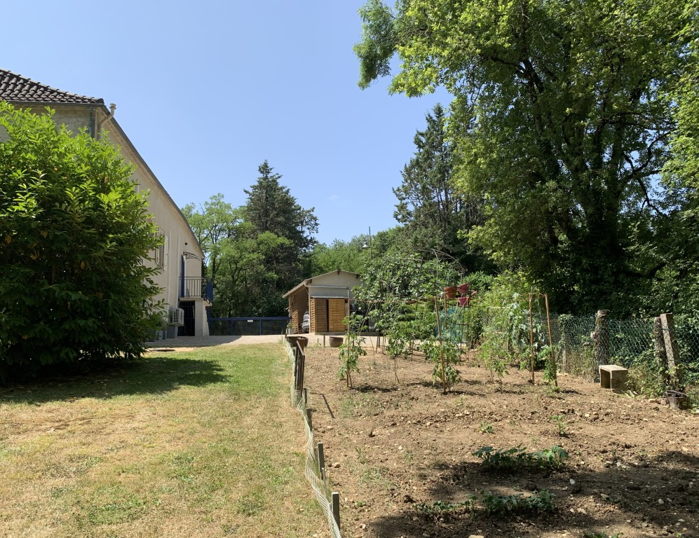 CAHORS Maison en pierre rénovée 230 m² ? 6 chambres ? piscine ? terrain 5 000 m² ? 10 min de Cahors 17