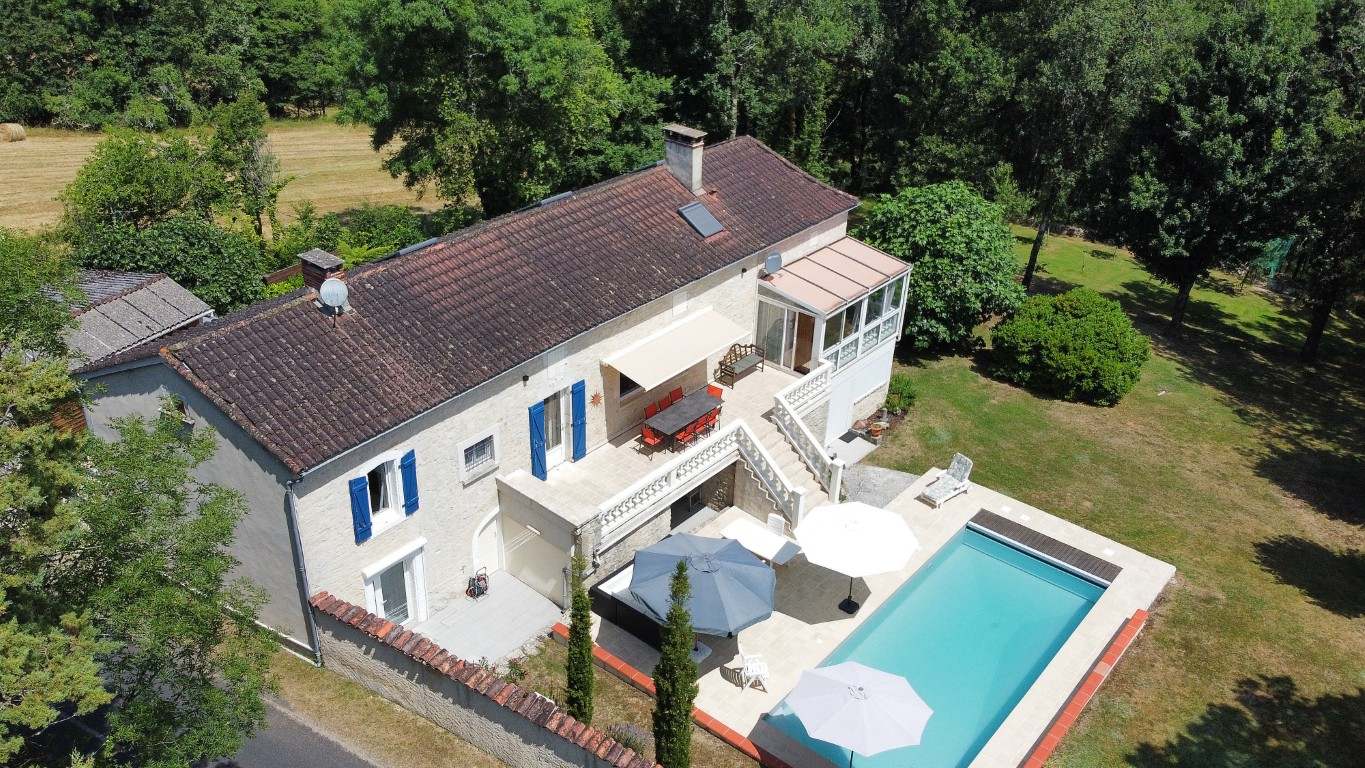 CAHORS Maison en pierre rénovée 230 m² ? 6 chambres ? piscine ? terrain 5 000 m² ? 10 min de Cahors 18
