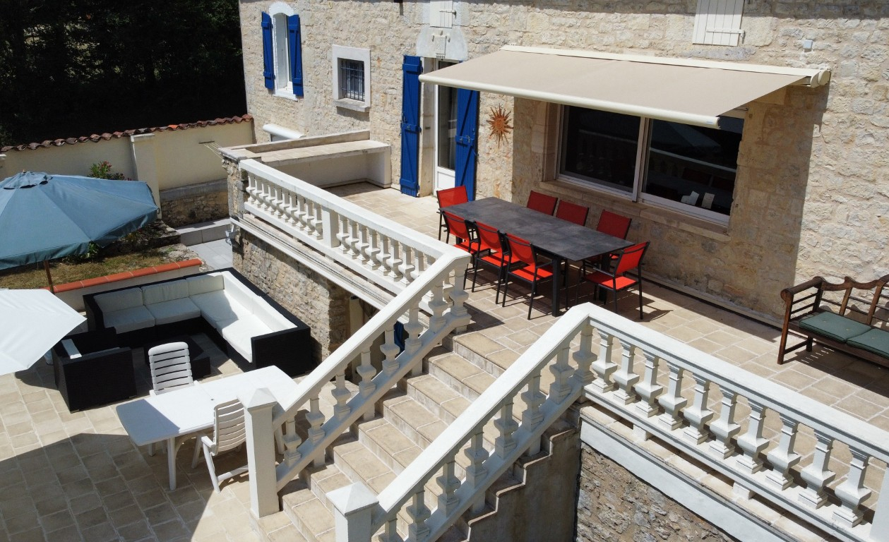 CAHORS Maison en pierre rénovée 230 m² ? 6 chambres ? piscine ? terrain 5 000 m² ? 10 min de Cahors 7