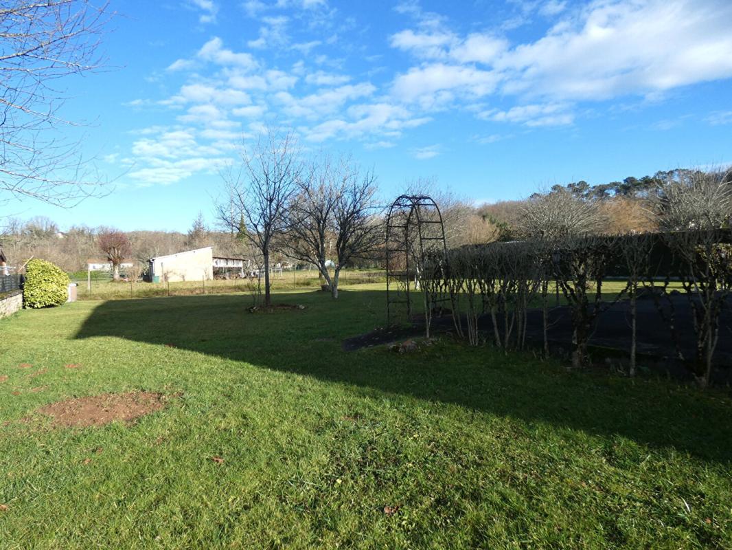 CHERVEIX-CUBAS Maison Cherveix Cubas 90 m2 / sous-sol / studio / jardin 1000m² 2