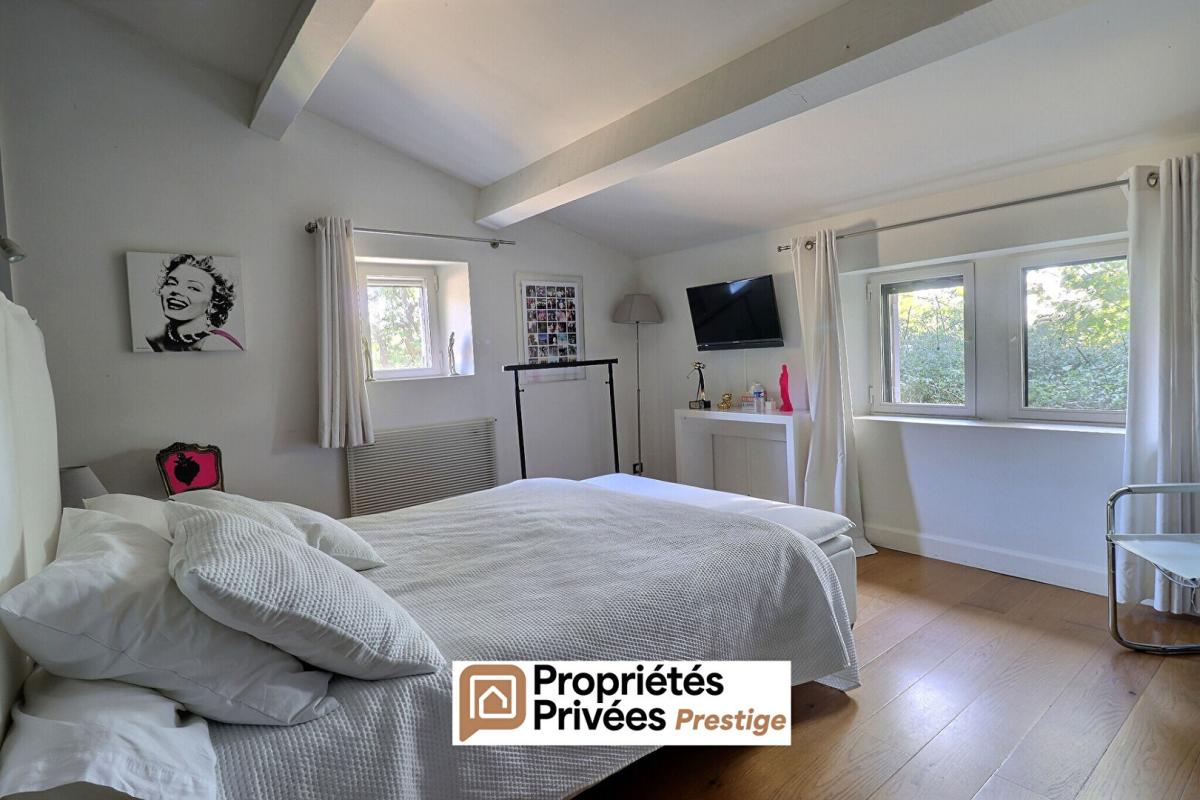 UZES Uzès, propriété sur 3 ha de terrain 13