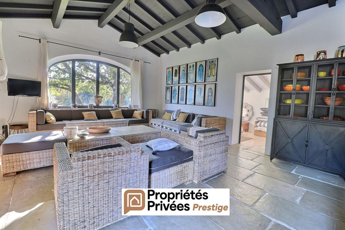 UZES Uzès, propriété sur 3 ha de terrain 16