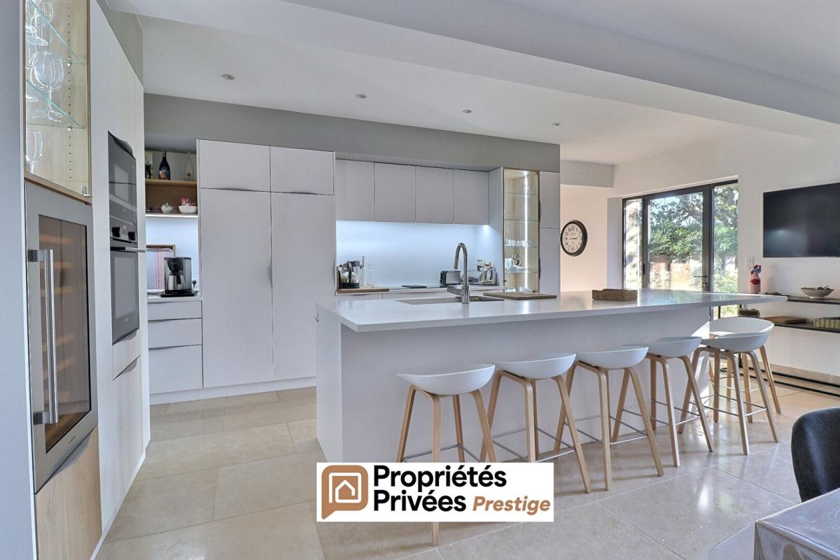 UZES Uzès, propriété sur 3 ha de terrain 5