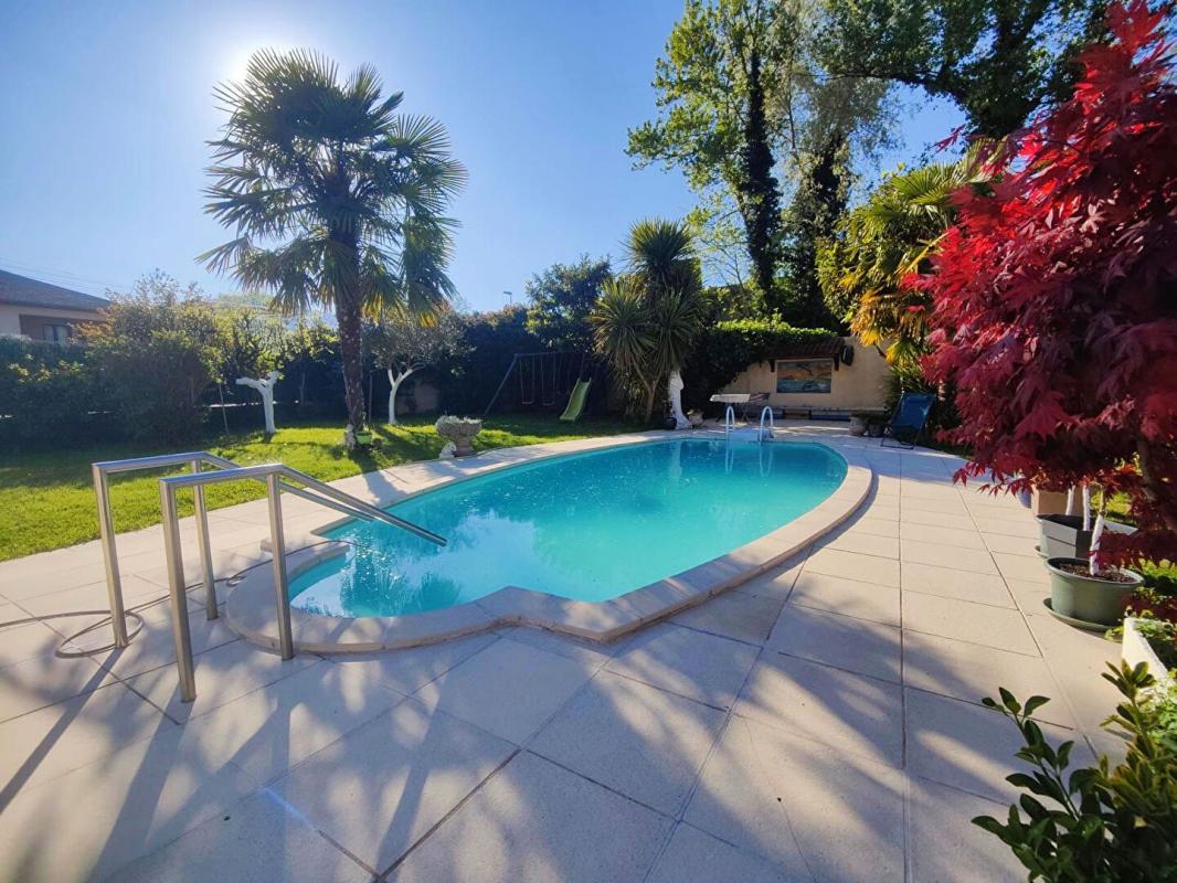 SAINT-MARTIN-D'HERES Maison 4 chambres 134m² avec piscine + garage double 1