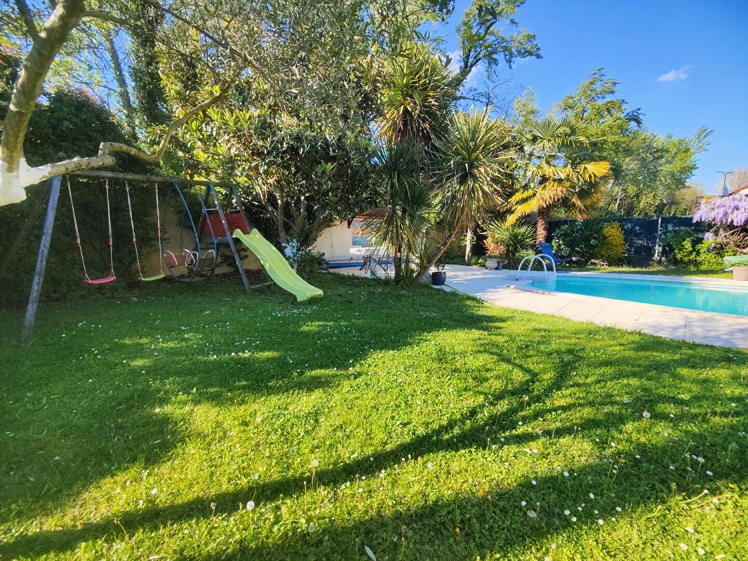 SAINT-MARTIN-D'HERES Maison 4 chambres 134m² avec piscine + garage double 8