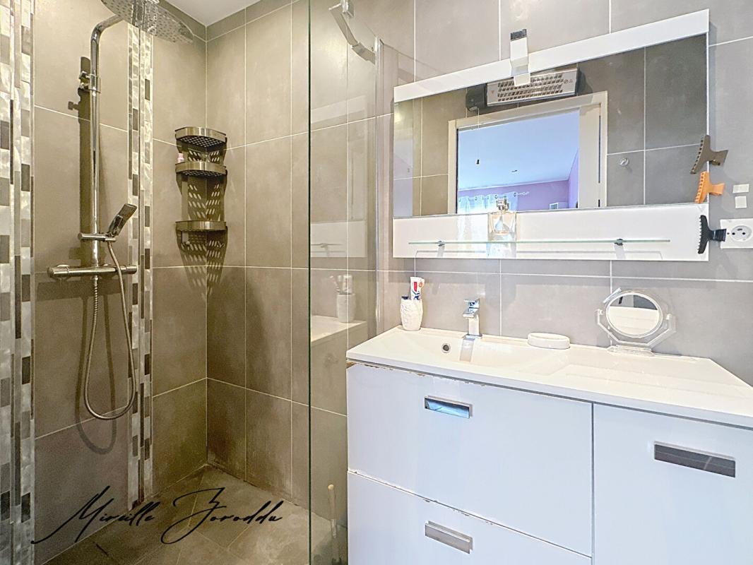 JONQUIERES-SAINT-VINCENT JONQUIÈRES SAINT VINCENT VILLA 5 CHAMBRES de 169m² AVEC GARAGE ET PISCINE 10