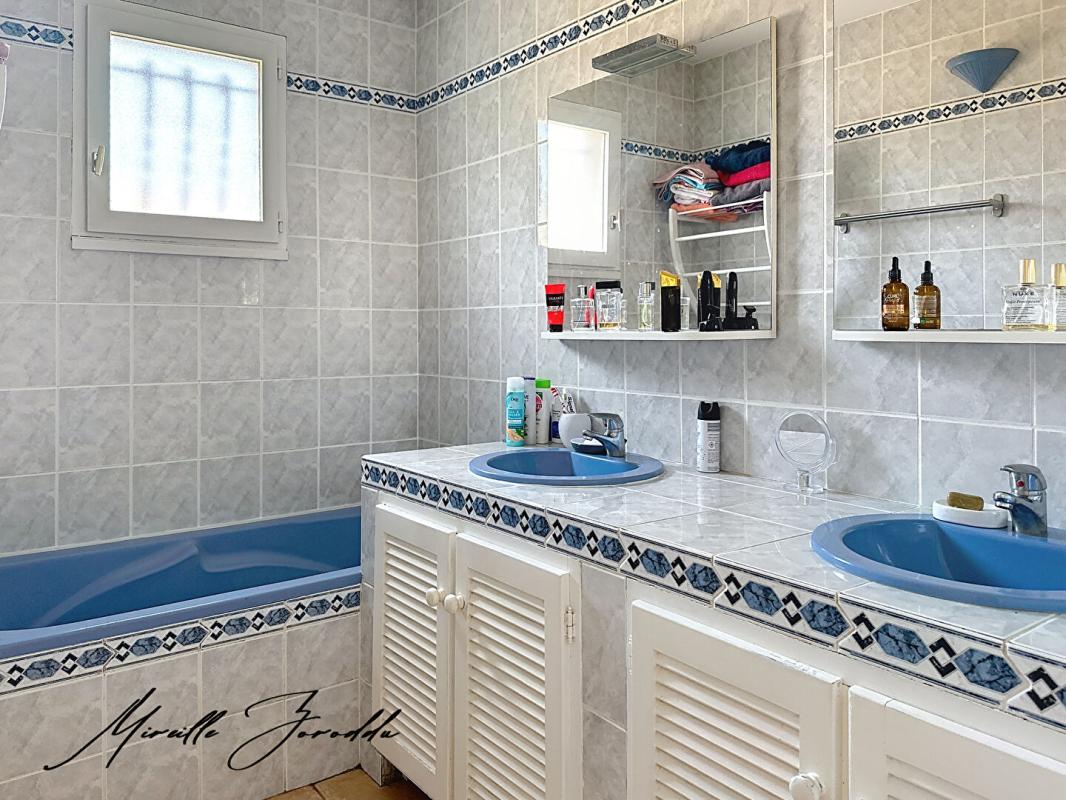 JONQUIERES-SAINT-VINCENT JONQUIÈRES SAINT VINCENT VILLA 5 CHAMBRES de 169m² AVEC GARAGE ET PISCINE 14